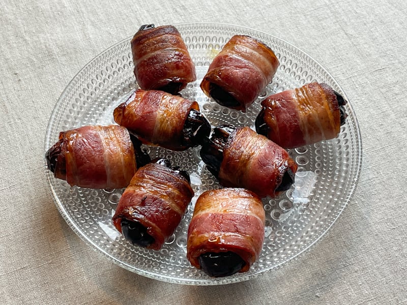 recept på baconlindade dadlar
