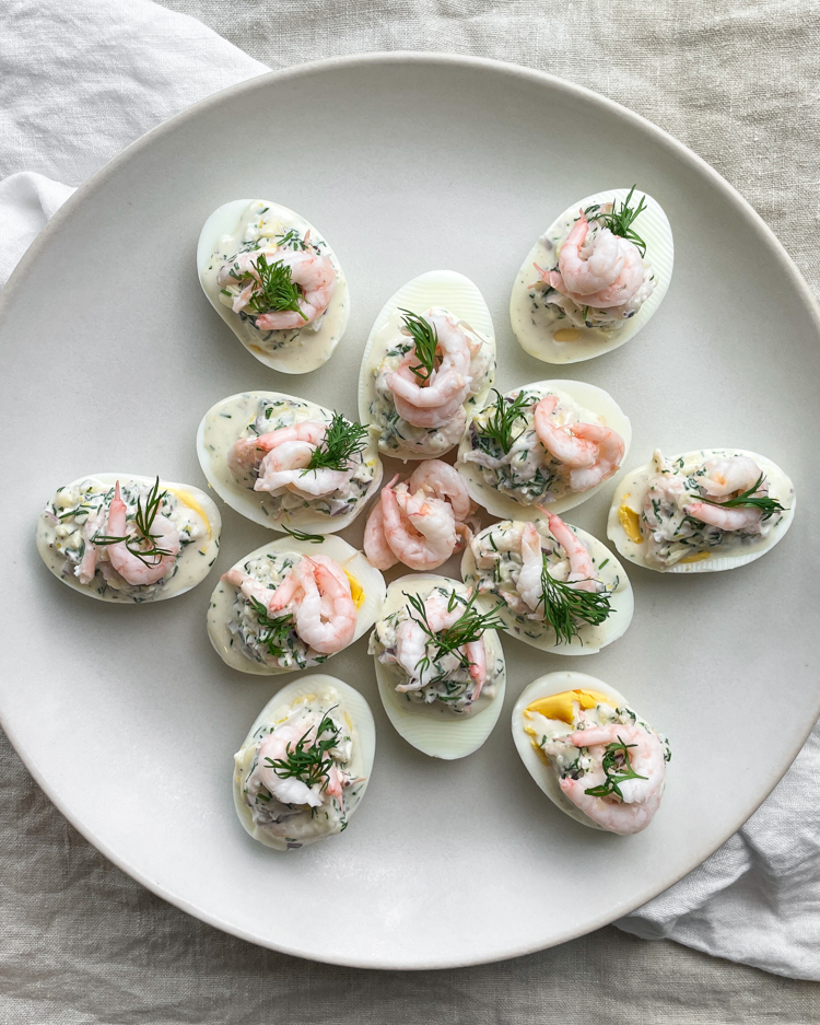 ägghalvor med räkor recept