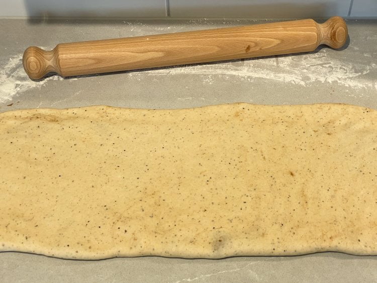 vikt och utkavlad deg