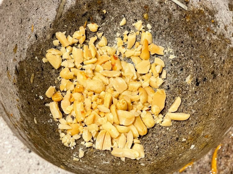 som tam krossade jordnötter