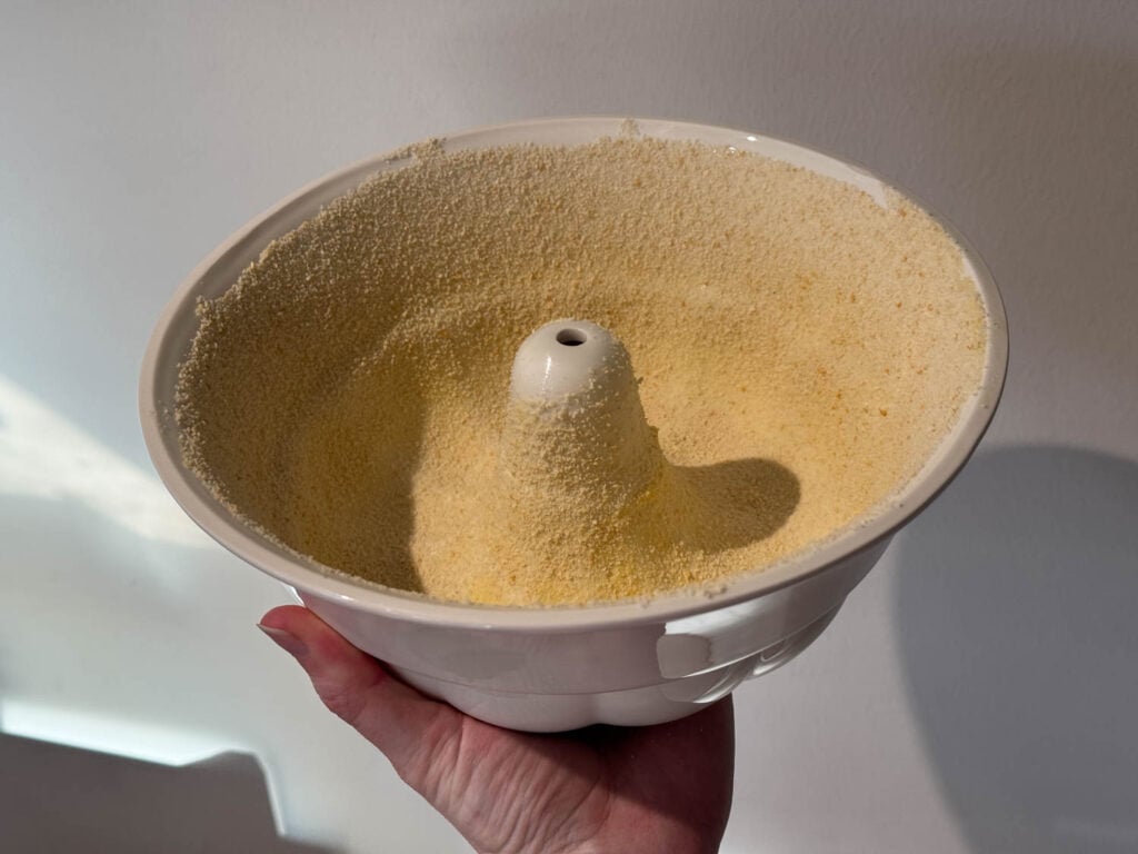 En smord och bröad form