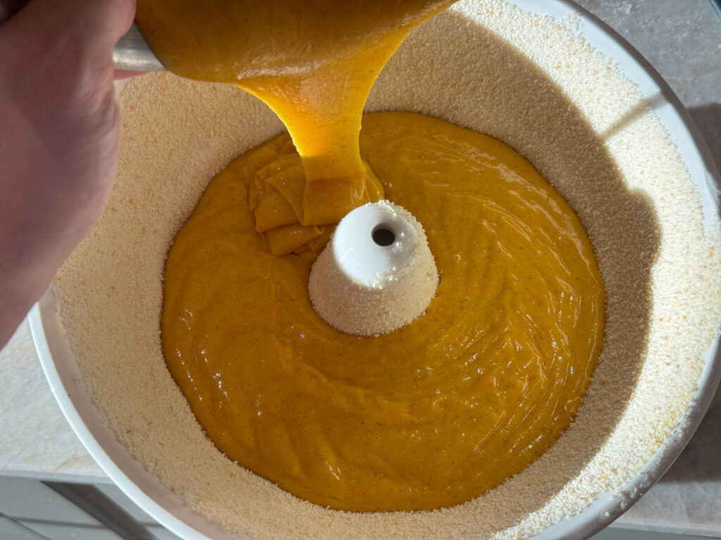 hälla smeten i sockerkaksformen