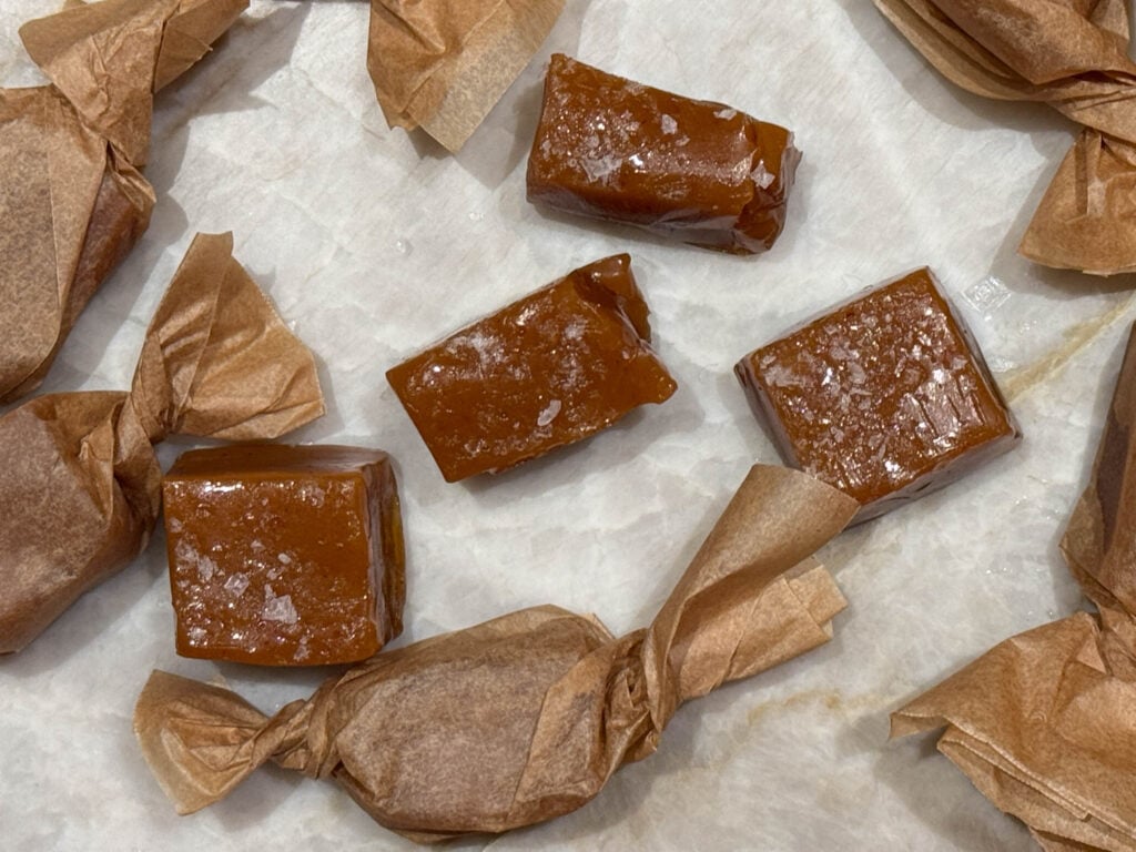 saffranskola i smörpapper